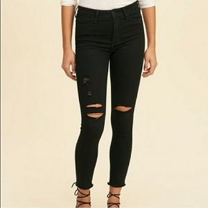 Hollister High-Wasted Jeans